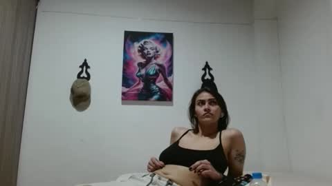 Crystal Blaze online show from April 21, 2:51 am