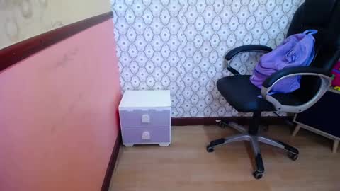 I AM CRYSTAL online show from February 27, 12:36 am