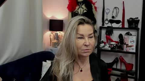 CrystalHotty online show from January 5, 7:38 am