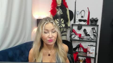 CrystalHotty online show from October 14, 5:10 am