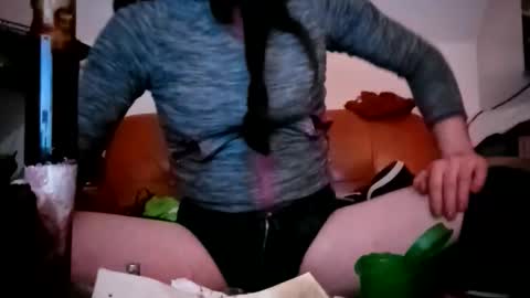 crystelweed online show from November 23, 12:30 am