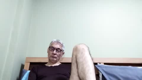Snapshot of cucaio18 chatting on October 20, 1:10 am BIG UNCUT HARD COCK online show from October 20, 1:10 am