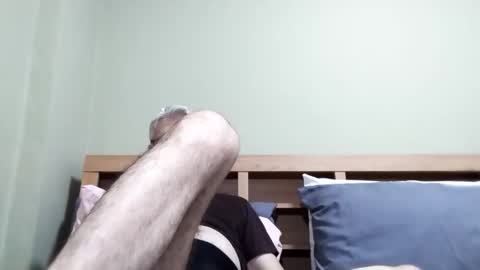 Snapshot of cucaio18 chatting on October 13, 1:40 am BIG UNCUT HARD COCK online show from October 13, 1:40 am