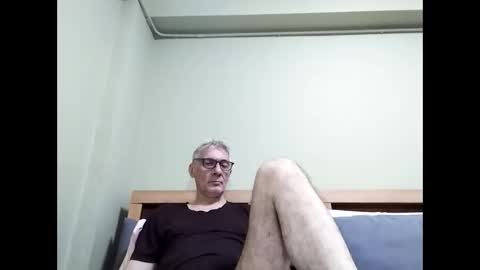 Snapshot of cucaio18 chatting on October 15, 2:37 am BIG UNCUT HARD COCK online show from October 15, 2:37 am
