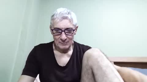 Snapshot of cucaio18 chatting on October 8, 2:40 am BIG UNCUT HARD COCK online show from October 8, 2:40 am