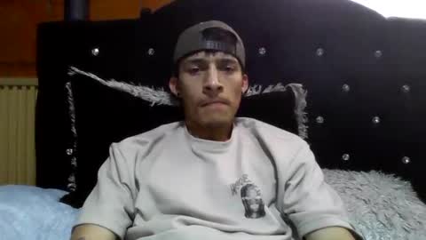 Aronn Cruz online show from November 4, 1:34 pm