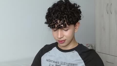 Snapshot of cuddly_twinkie chatting on February 25, 7:27 pm Cuddly online show from February 25, 7:27 pm