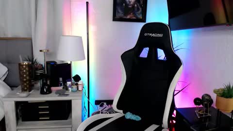 cumguzzlingskank online show from March 7, 1:16 am