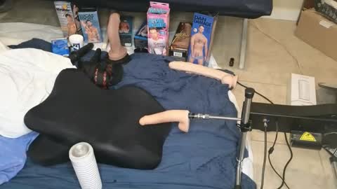 Curiousbisex22 online show from April 16, 12:22 am