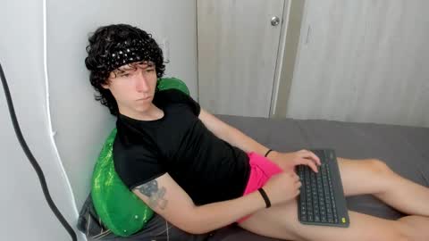 Noah online show from April 21, 4:03 pm