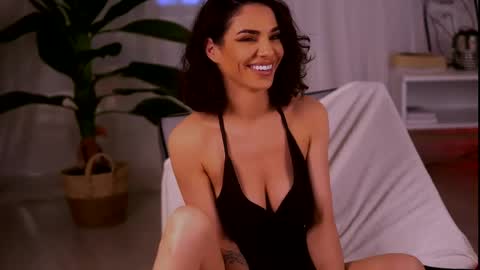 curvedlizzie online show from May 23, 2:18 am