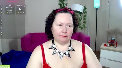 curvy_girlz online show from February 10, 12:46 am
