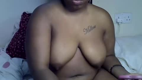 curvy_nelly1 online show from May 15, 10:50 pm
