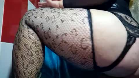 curvypamela674 online show from October 29, 10:43 pm