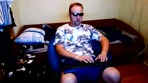 cute69696969 online show from July 5, 12:03 am