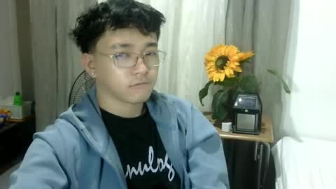 cute_enzo24 online show from June 15, 8:39 am
