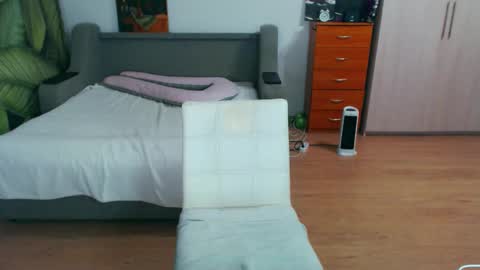 cute_jes online show from December 19, 7:09 pm