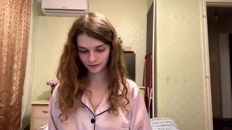 Snapshot of cute_kitte chatting on October 19, 7:29 pm cute_kitte online show from October 19, 7:29 pm