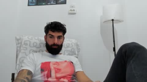 cuteeboy online show from December 17, 7:48 am