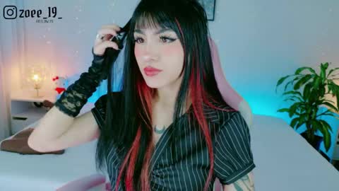 Zoe  online show from April 12, 2:59 am