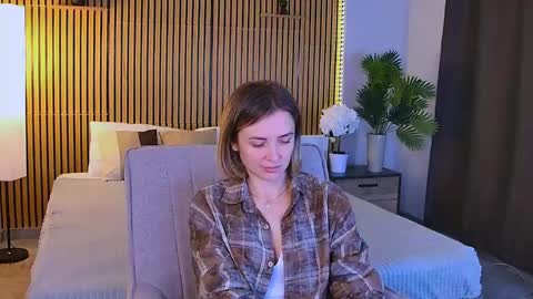 cutemirage online show from April 18, 7:07 pm