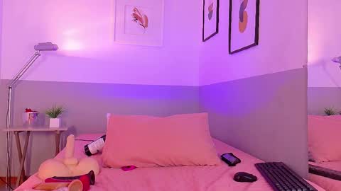 cutepetitee online show from January 16, 8:29 pm