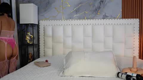 cutepetitee online show from May 6, 8:04 pm