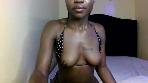 cutey_mara online show from May 29, 7:17 am