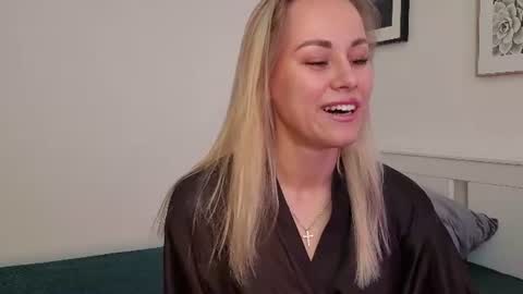 cutie_xoxo_ online show from June 15, 11:02 am