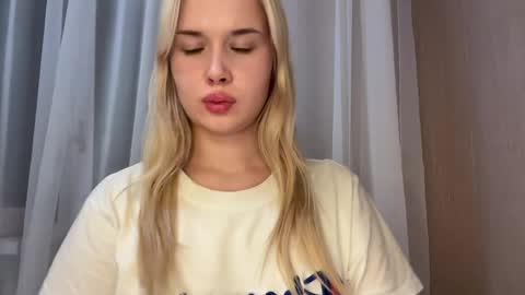 Chloe online show from April 20, 5:16 pm