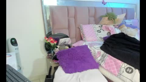 cynthiaa33 online show from April 12, 2:48 am