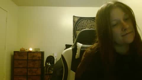 Snapshot of d_a_i_s_y chatting on December 10, 5:00 pm Daisy online show from December 10, 5:00 pm