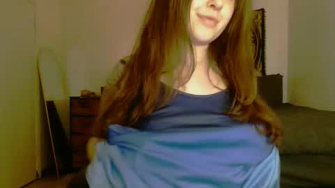 Snapshot of d_a_i_s_y chatting on February 24, 4:58 pm Daisy online show from February 24, 4:58 pm