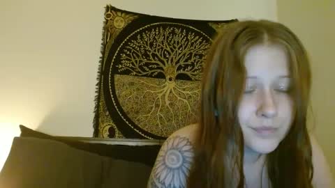 Snapshot of d_a_i_s_y chatting on March 5, 6:23 pm Daisy online show from March 5, 6:23 pm