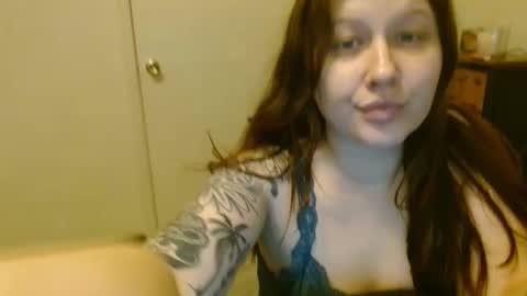 Snapshot of d_a_i_s_y chatting on December 6, 5:49 pm Daisy online show from December 6, 5:49 pm