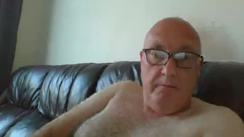daddyhere4uall8 online show from August 8, 6:01 am