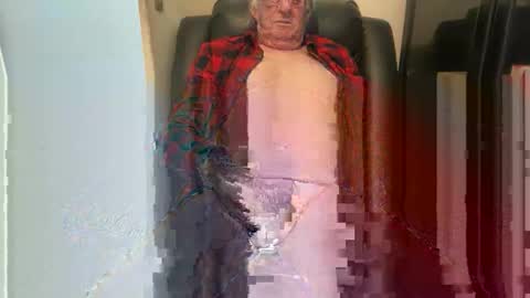 Snapshot of daddyoldcock chatting on October 21, 1:44 am daddyoldcock online show from October 21, 1:44 am