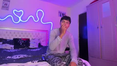 dafnezahiraa  online show from February 5, 5:11 am