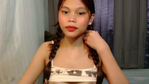 yourgirlydahlia online show from August 5, 7:05 am