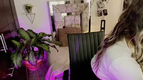 dahnia_cruz online show from April 22, 2:46 pm