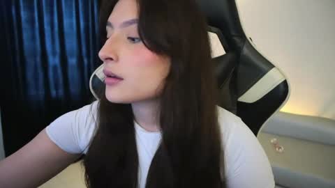 Lauren            online show from April 13, 12:53 pm