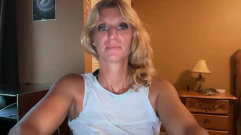 Snapshot of daisy9kat chatting on September 10, 4:08 pm Daisy137 online show from September 10, 4:08 pm
