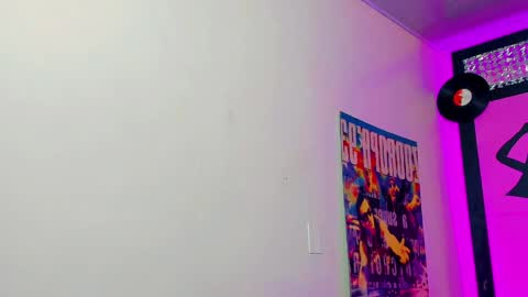 daisy_jonexxx22 online show from April 21, 3:46 am