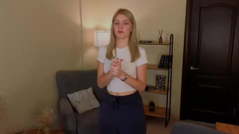 Snapshot of daisy_ward chatting on October 25, 7:51 am Alice online show from October 25, 7:51 am