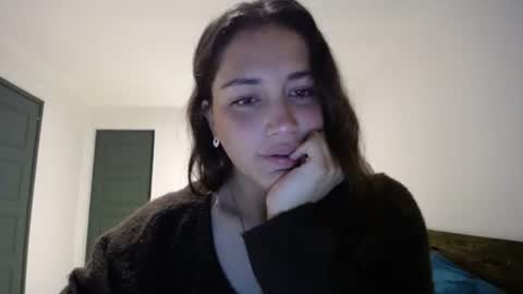 IG  dakotasofiaa online show from February 12, 2:04 am