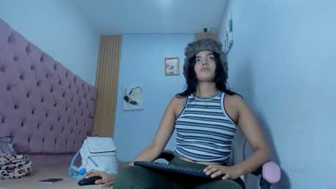 dakota_x18 online show from November 14, 7:49 pm