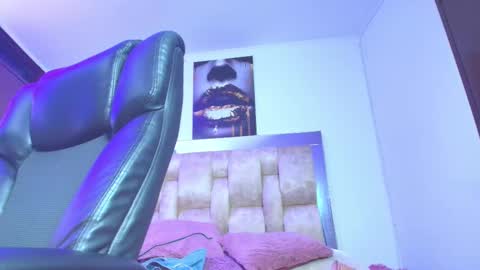 dakotarobbins_ online show from October 14, 9:18 pm