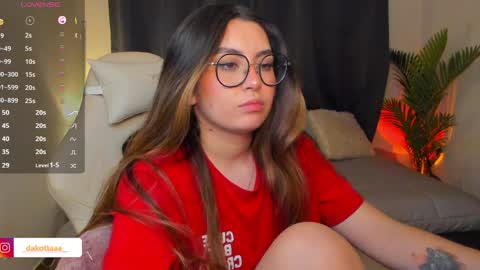 dakottaa__ online show from April 9, 12:25 am