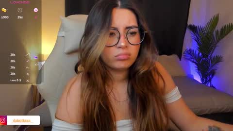 dakottaa__ online show from February 3, 11:41 pm