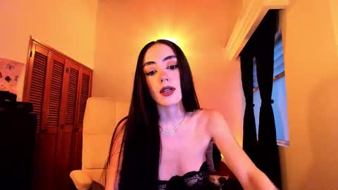 Almendra online show from January 6, 10:58 pm